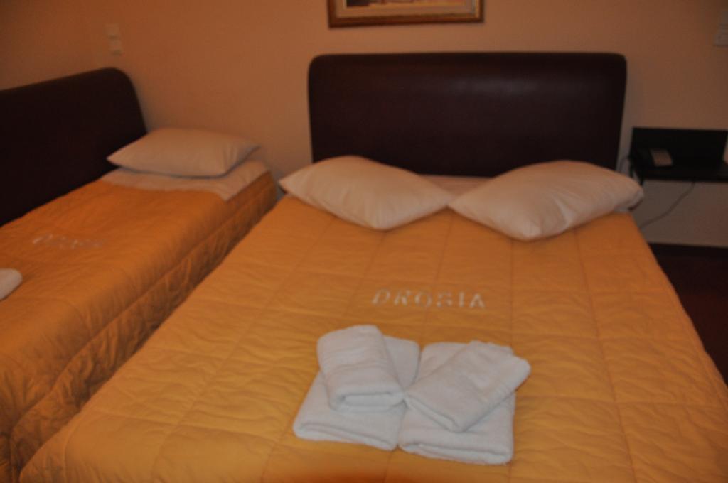 Hotel Drosia Messíni Exterior foto
